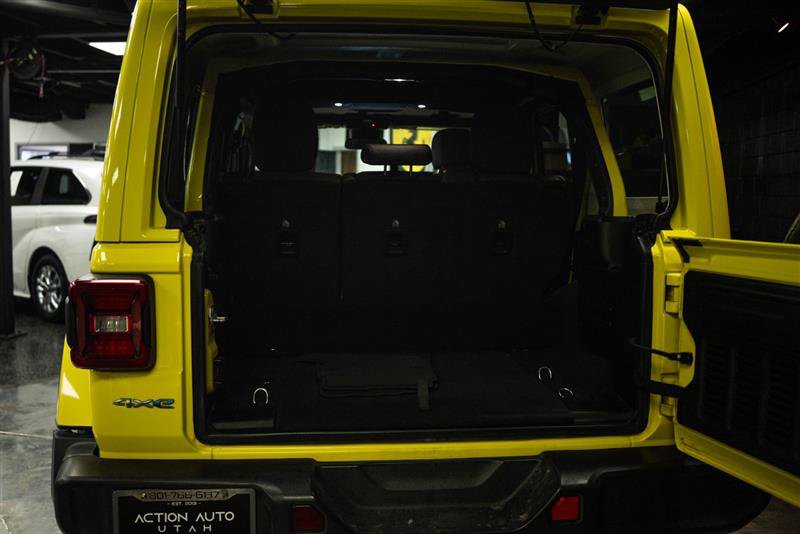 Used 2024 Jeep Wrangler Unlimited Sahara AWD/4WD image 7
