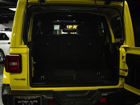 Used 2024 Jeep Wrangler Unlimited Sahara AWD/4WD image 7