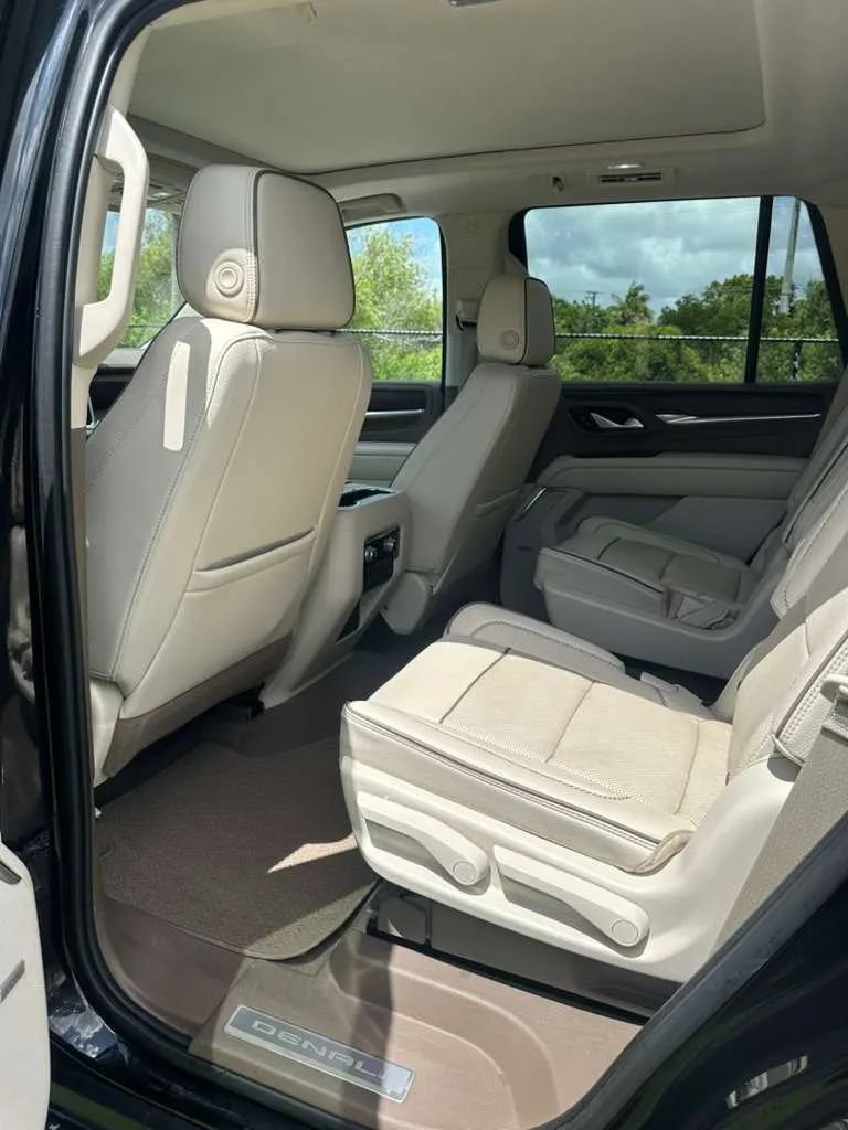 Used 2021 GMC Yukon Denali AWD/4WD image 9
