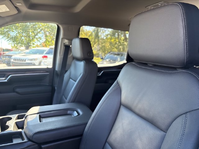 Used 2026 GMC Sierra 1500 SLT AWD/4WD image 9