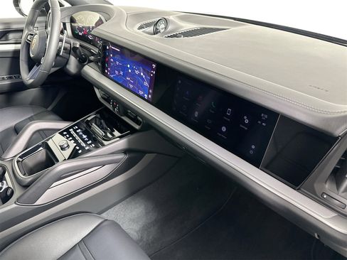 Certified 2025 Porsche Cayenne S image 29