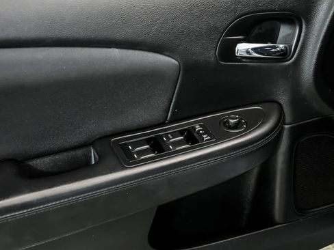 Used 2013 Chrysler 200 Touring FWD image 10