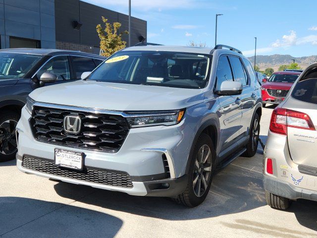 Used 2023 Honda Pilot Touring image 1