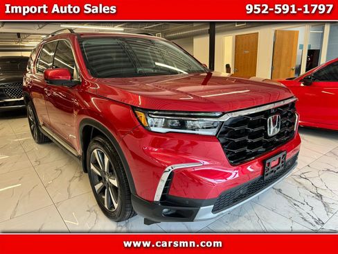 Used 2025 Honda Pilot Elite image 1