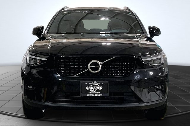 Certified 2023 Volvo XC40 B5 Plus w/ Climate Package AWD/4WD image 4