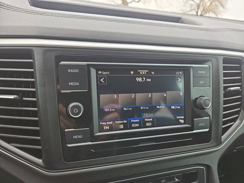 Used 2022 Volkswagen Atlas Cross Sport SE image 21