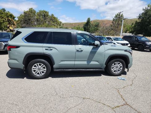 Used 2025 Toyota Sequoia SR5 AWD/4WD image 6