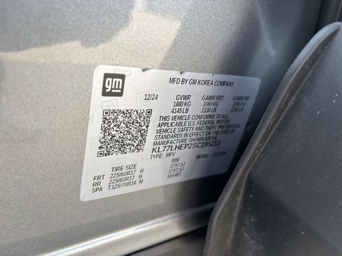 Used 2025 Chevrolet Trax LT FWD image 27
