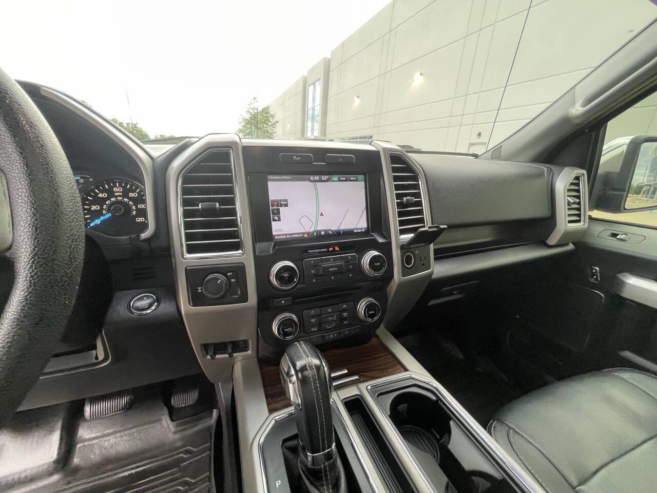 Used 2015 Ford F150 Lariat w/ Equipment Group 502A Luxury RWD image 28