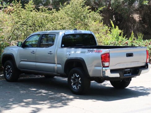 Used 2017 Toyota Tacoma TRD Off-Road w/ Tow Package AWD/4WD image 9