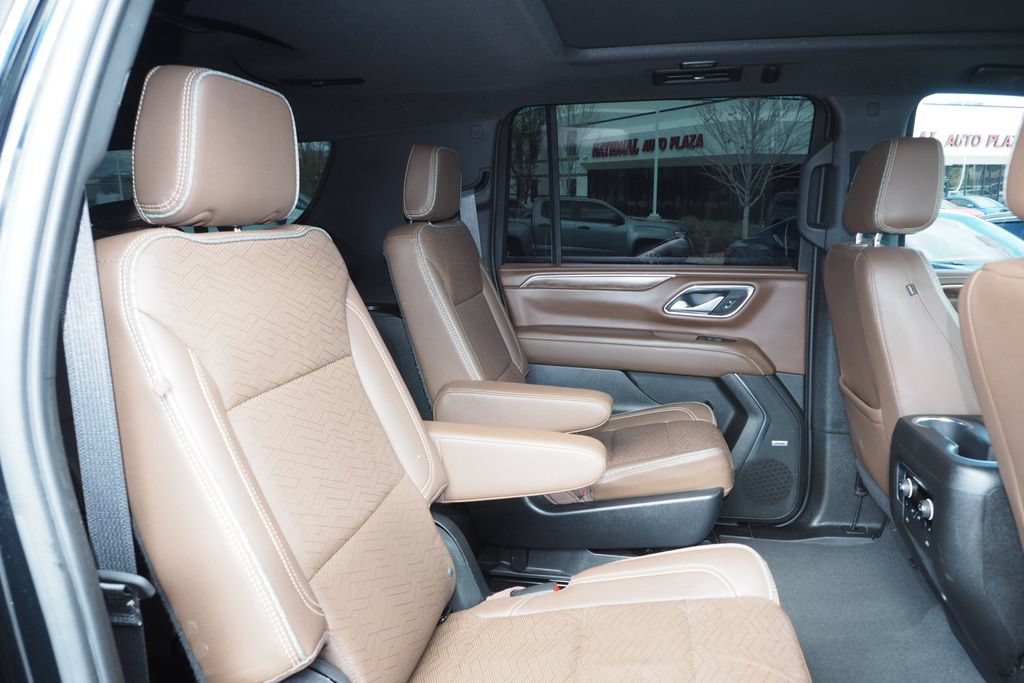 Used 2022 Chevrolet Suburban High Country w/ Premium Package 2 AWD/4WD image 21