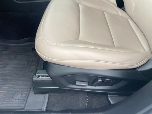 Used 2023 Ford Explorer XLT w/ Equipment Group 202A RWD image 11