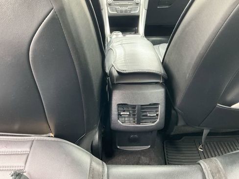Used 2017 Ford Fusion SE w/ Fusion SE Technology Package FWD image 26