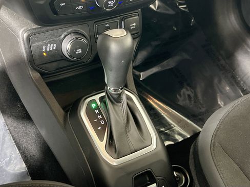 Used 2023 Jeep Renegade Latitude image 17