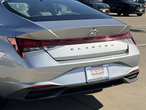 Used 2021 Hyundai Elantra SEL image 6