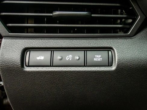 Used 2024 Nissan Altima 2.5 SV FWD image 19