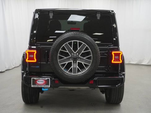 Used 2023 Jeep Wrangler Unlimited Sahara AWD/4WD image 12
