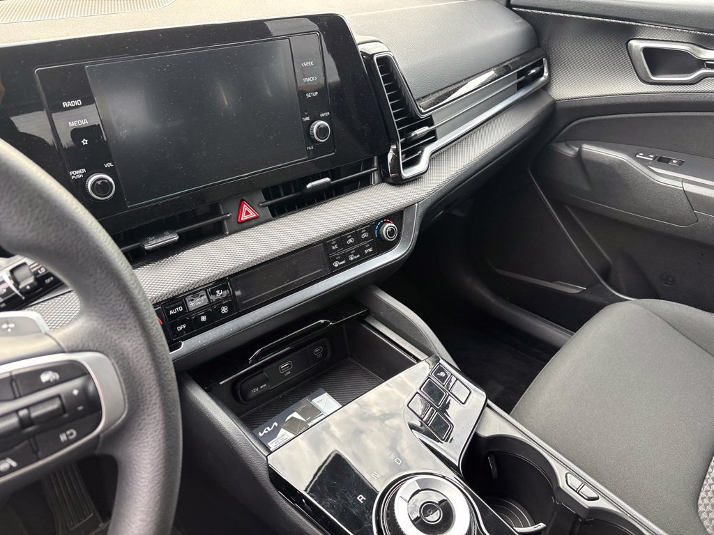 Used 2025 Kia Sportage LX AWD/4WD image 6