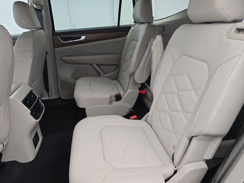 Used 2025 Volkswagen Atlas SE FWD image 15
