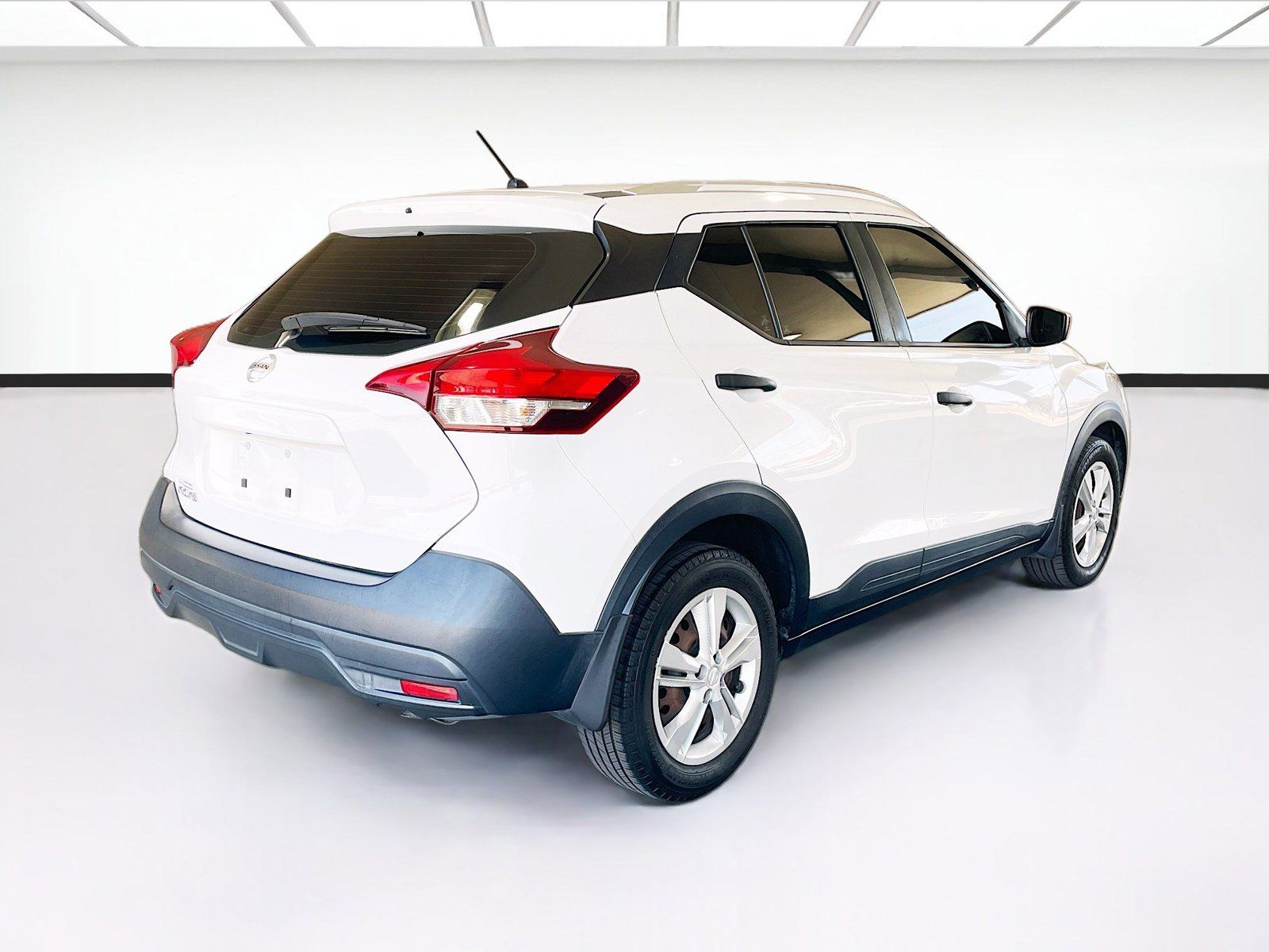 Used 2019 Nissan Kicks S FWD image 4