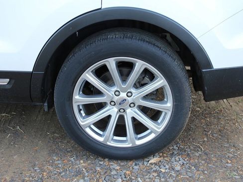 Used 2017 Ford Explorer Limited image 5