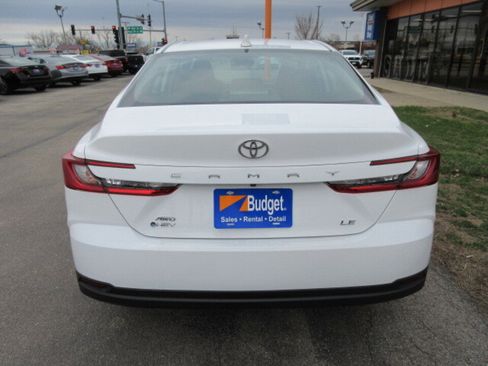 Used 2025 Toyota Camry LE w/ Convenience Package image 4
