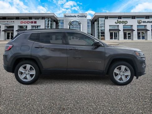 Used 2022 Jeep Compass Latitude image 9