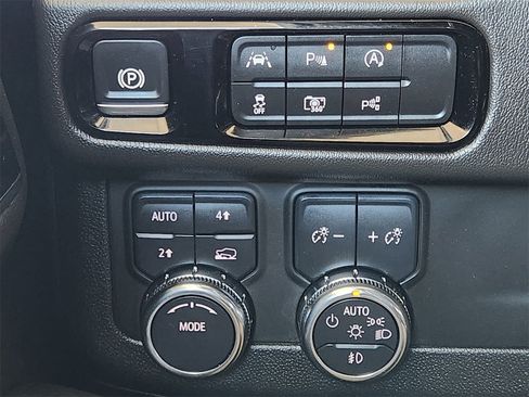 Used 2025 GMC Yukon Denali image 21