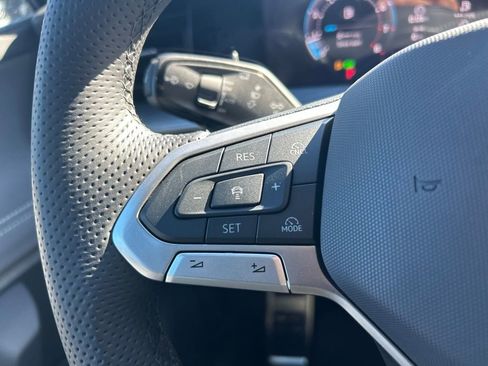 New 2026 Volkswagen Tiguan SE R-Line image 21