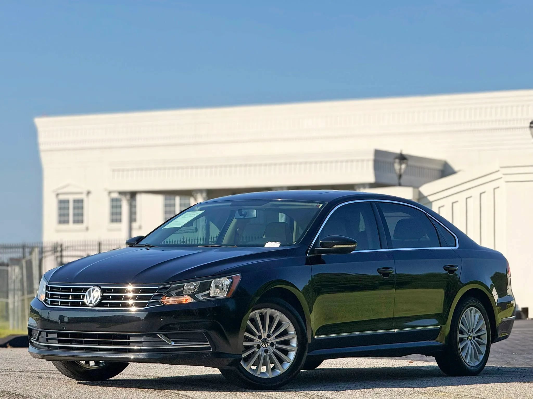 Used 2016 Volkswagen Passat 1.8T SE FWD image 1