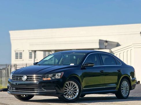 Used 2016 Volkswagen Passat 1.8T SE FWD image 1