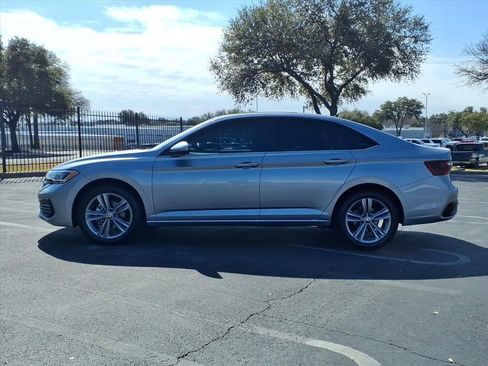 Used 2024 Volkswagen Jetta SE w/ Panoramic Sunroof Package image 5