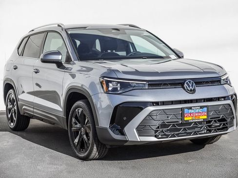 New 2026 Volkswagen Taos SE image 1