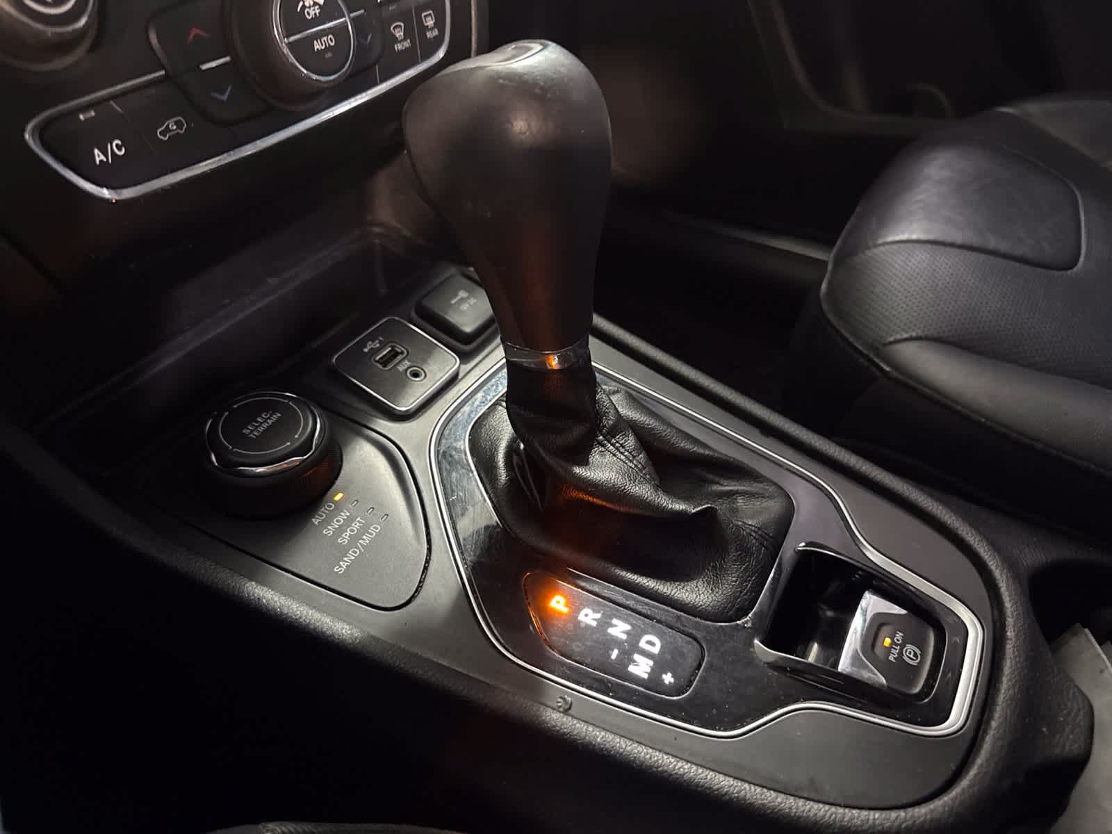 Used 2019 Jeep Cherokee Limited AWD/4WD image 27