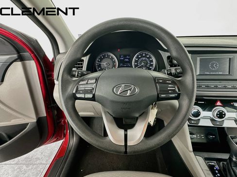 Used 2019 Hyundai Elantra SE FWD image 14
