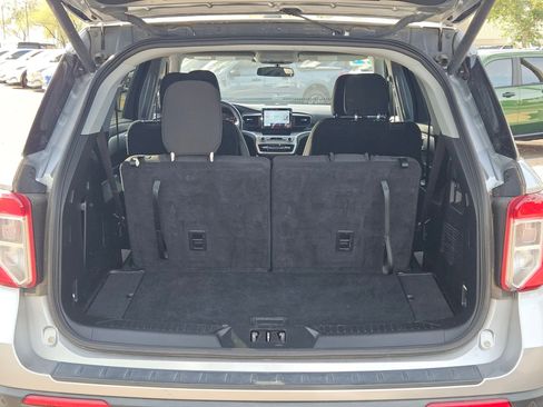 Used 2022 Ford Explorer XLT image 7