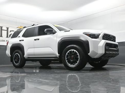 Used 2025 Toyota 4Runner TRD Off-Road Premium AWD/4WD image 2