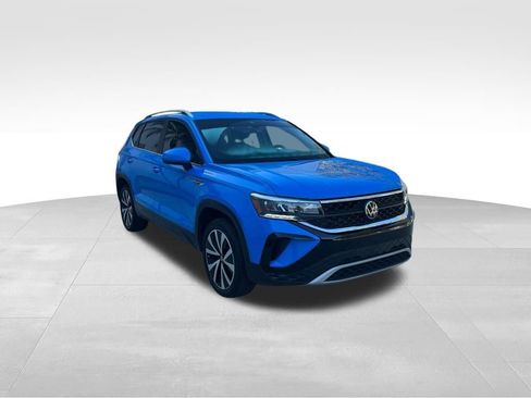 Certified 2023 Volkswagen Taos SE image 7