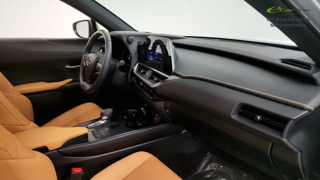 Used 2025 Lexus UX 300h FWD w/ Accessory Package (Z1) image 30