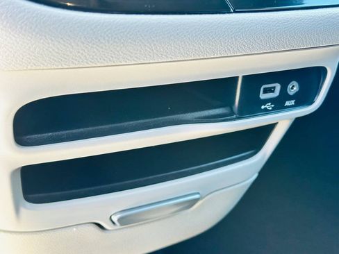 Used 2017 Chrysler Pacifica Touring Plus w/ Security Group FWD image 16