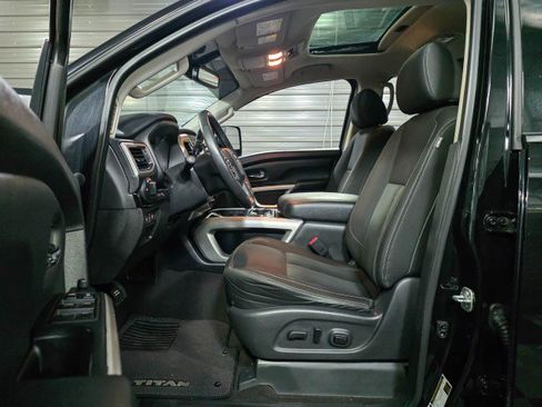 Used 2017 Nissan Titan SV image 16