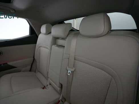 Used 2023 Genesis GV60 Advanced image 24