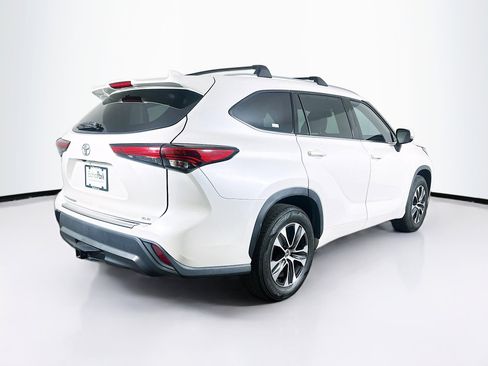 Used 2021 Toyota Highlander XLE FWD image 9