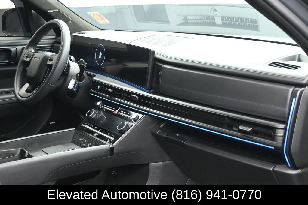 Used 2025 Hyundai Santa Fe Calligraphy AWD/4WD image 6
