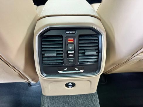 Used 2023 Porsche Macan AWD/4WD image 21