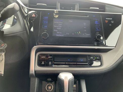Used 2017 Toyota Corolla LE FWD image 20