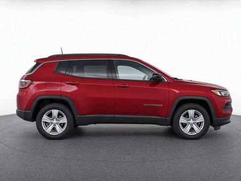 Used 2022 Jeep Compass Latitude w/ Sun and Sound Group FWD image 8