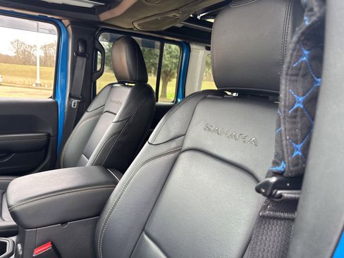 Used 2024 Jeep Wrangler Sahara w/ Technology Group image 20