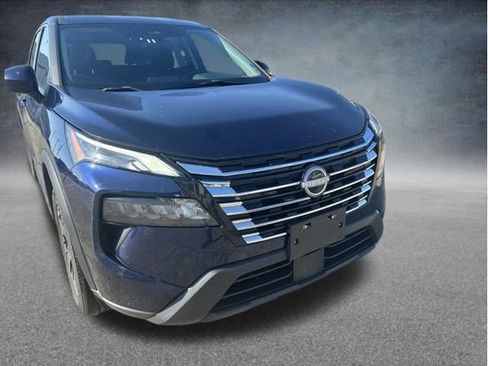 Used 2024 Nissan Rogue SV FWD image 3