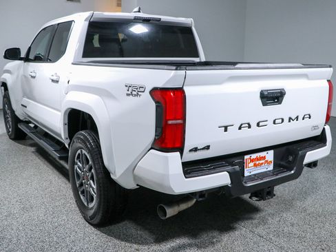 Used 2024 Toyota Tacoma TRD Sport AWD/4WD image 9